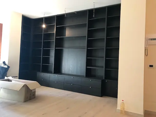 Libreria a parete su misura